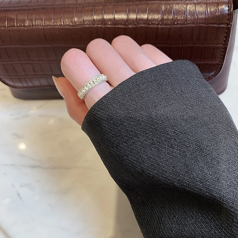 Exclusive Pearl and Gold Luxury Ring